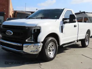 2022 Ford F-350 XL z VIN 1FTRF3A66NEG41366, wystawiony jako Copart lot #55134315 z przebiegiem 34 356 mil mil oraz Szkody całkowita. Historia ofert i sprzedaży dostępna na DreamBid. Obrazek 2.