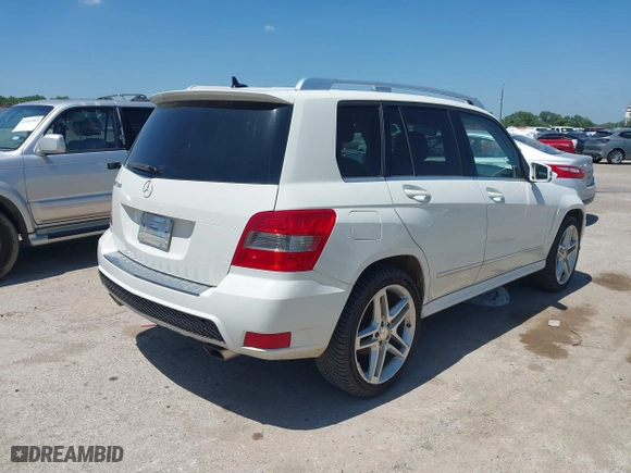 2011 Mercedes-Benz GLK-Class GLK 350 with VIN WDCGG5GB9BF680201, listed as a IAAI auction lot 42101931 with 252,488 mi miles. Bid and sale history available at carsss.com. Image 4.