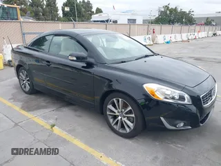 2013 Volvo C70 T5 with VIN YV1672MC3DJ142956, listed as a IAAI auction lot 42819801 with 80,913 mi miles and . Bid and sale history available at DreamBid. Image 1.