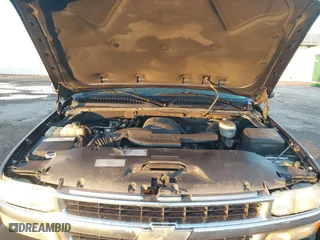 2003 Chevrolet Tahoe LS with VIN 1GNEC13V43R297842, listed as a IAAI auction lot 41653912 with 181,955 mi miles. Bid and sale history available at carsss.com. Image 10.
