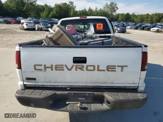 2001 GMC Sonoma SLS w/1SG Pkg with VIN 1GTCS19W518224890, listed as a Copart auction lot 69798054 with 200,891 mi miles and Salvage Title. Bid and sale history available at carsss.com. Image 6.
