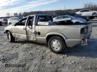 2002 GMC Sonoma SL Fleet with VIN 1GTCS19W528243358, listed as a Copart auction lot 88066065 with 0 mi miles and Salvage Title. Bid and sale history available at carsss.com. Image 2.