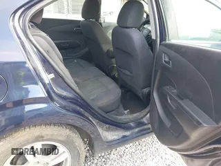2015 Chevrolet Sonic LT z VIN 1G1JC5SH2F4114880, wystawiony jako IAAI lot #41911106 z przebiegiem 148 429 mil mil oraz . Historia ofert i sprzedaży dostępna na DreamBid. Obrazek 8.