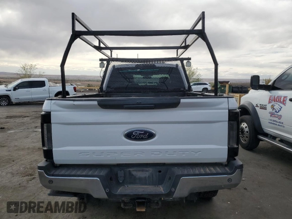 2017 Ford F-350 Platinum z VIN 1FT7W3BT9HEE50606, wystawiony jako Copart lot #61053055 z przebiegiem 145 614 mil mil oraz Czysty tytuł • Clean title. Historia ofert i sprzedaży dostępna na DreamBid. Obrazek 6.