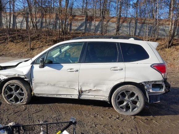 2018 Subaru Forester Premium with VIN JF2SJAEC0JH446815, listed as a IAAI auction lot 41710749 with 111,520 mi miles. Bid and sale history available at carsss.com. Image 15.