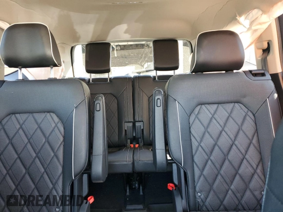 2024 Volkswagen Atlas SEL Premium R-Line with VIN 1V2FR2CA5RC600331, listed as a Copart auction lot 55237615 with 13,796 mi miles and Salvage title. Bid and sale history available at DreamBid. Image 10.