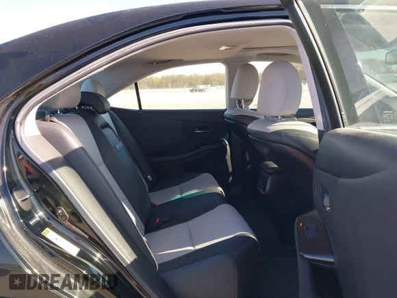 2010 Lexus HS 250h with VIN JTHBB1BA5A2027813, listed as a IAAI auction lot 42044072 with 147,818 mi miles. Bid and sale history available at carsss.com. Image 8.