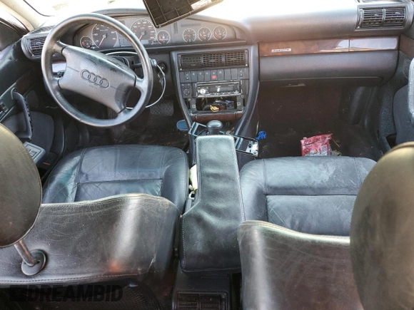 1998 Audi A6 z VIN WAUJC84A0WN001123, wystawiony jako Copart lot #85445164 z przebiegiem Nie podano mil oraz Szkoda całkowita • Salvage title. Historia ofert i sprzedaży dostępna na DreamBid. Obrazek 8.