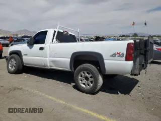 2003 Chevrolet Silverado 2500 Work Truck z VIN 1GCGC24U83Z103617, wystawiony jako Copart lot #54425355 z przebiegiem 222 388 mil mil oraz Szkoda całkowita • Salvage title. Historia ofert i sprzedaży dostępna na DreamBid. Obrazek 2.