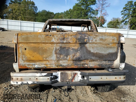 1991 Ford Bronco XL z VIN 1FMEU15N7MLA62791, wystawiony jako Copart lot #82100384 z przebiegiem Nie podano mil oraz Nie do naprawy • Non repairable. Historia ofert i sprzedaży dostępna na DreamBid. Obrazek 6.