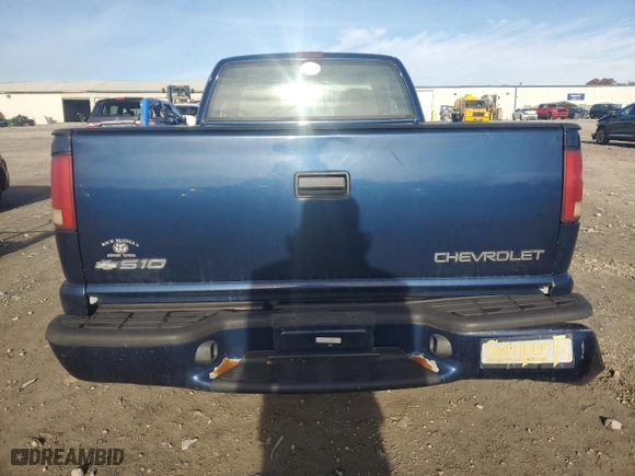 2001 Chevrolet S-10 with VIN 1GCCS195218112085, listed as a Copart auction lot 82673454 with 95,231 mi miles and Salvage Title. Bid and sale history available at carsss.com. Image 6.