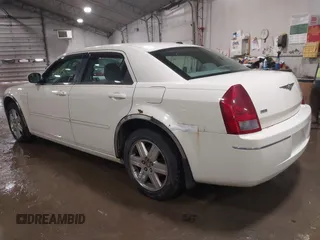 2006 Chrysler 300 Touring with VIN 2C3LK53G76H518015, listed as a IAAI auction lot 41440502 with 117,789 mi miles. Bid and sale history available at carsss.com. Image 3.