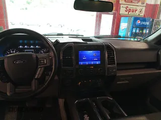 2019 Ford F-150 XL z VIN 1FTEX1C48KKE41467, wystawiony jako IAAI lot #42484459 z przebiegiem 107 651 mil mil oraz . Historia ofert i sprzedaży dostępna na DreamBid. Obrazek 1.