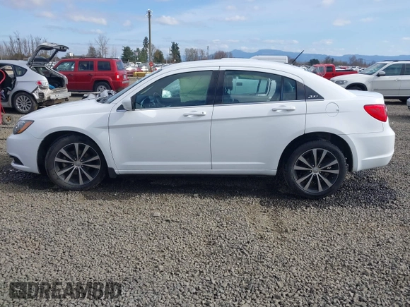 2013 Chrysler 200 Limited with VIN 1C3CCBCG7DN690139, listed as a IAAI auction lot 41744141 with 77,428 mi miles. Bid and sale history available at carsss.com. Image 14.