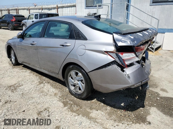 2024 Hyundai Elantra SE z VIN KMHLL4DG1RU656423, wystawiony jako Copart lot #57877595 z przebiegiem 26 797 mil mil oraz Czysty tytuł • Clean title. Historia ofert i sprzedaży dostępna na DreamBid. Obrazek 2.