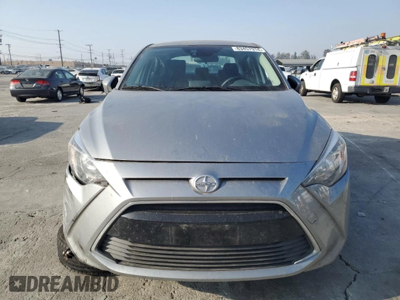 2016 Scion iA z VIN 3MYDLBZV7GY138266, wystawiony jako Copart lot #83457914 z przebiegiem 98 082 mil mil oraz Szkoda całkowita • Salvage title. Historia ofert i sprzedaży dostępna na DreamBid. Obrazek 5.