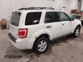2010 Ford Escape XLT z VIN 1FMCU9DG9AKD19976, wystawiony jako IAAI lot #42288777 z przebiegiem 155 995 mil mil oraz . Historia ofert i sprzedaży dostępna na DreamBid. Obrazek 4.