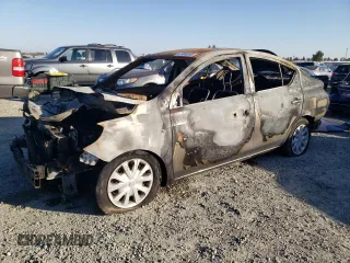 2015 Nissan Versa SV z VIN 3N1CN7AP3FL817657, wystawiony jako Copart lot #42966555 z przebiegiem Nie podano mil oraz Nie do naprawy • Non repairable. Historia ofert i sprzedaży dostępna na DreamBid. Obrazek 1.