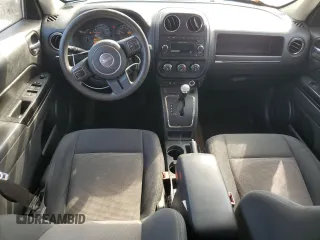 2014 Jeep Patriot Sport z VIN 1C4NJRBB9ED670538, wystawiony jako Copart lot #58798685 z przebiegiem 121 527 mil mil oraz Czysty tytuł • Clean title. Historia ofert i sprzedaży dostępna na DreamBid. Obrazek 8.