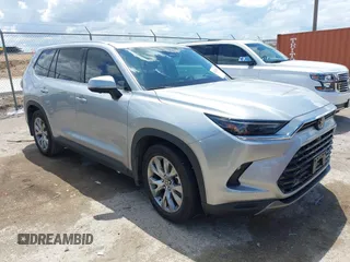 2024 Toyota Highlander XLE with VIN 5TDAAAA51RS007261, listed as a IAAI auction lot 42228155 with 30,206 mi miles and . Bid and sale history available at DreamBid. Image 1.