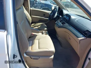 2005 Honda Odyssey TOURING with VIN 5FNRL38865B083615, listed as a IAAI auction lot 41993430 with 86,636 mi miles. Bid and sale history available at carsss.com. Image 5.