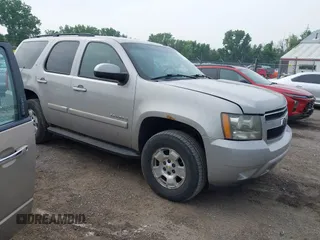 2008 Chevrolet Tahoe 3LT z VIN 1GNFK13058J103613, wystawiony jako IAAI lot #42452094 z przebiegiem 221 408 mil mil oraz . Historia ofert i sprzedaży dostępna na DreamBid. Obrazek 1.