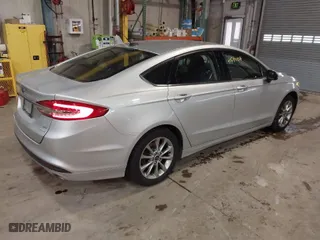 2017 Ford Fusion SE with VIN 3FA6P0HDXHR162250, listed as a IAAI auction lot 41539104 with 142,108 mi miles. Bid and sale history available at carsss.com. Image 4.
