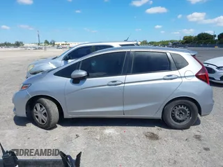 2020 Honda Fit LX z VIN 3HGGK5H44LM729036, wystawiony jako IAAI lot #41840623 z przebiegiem 134 277 mil mil oraz . Historia ofert i sprzedaży dostępna na DreamBid. Obrazek 14.