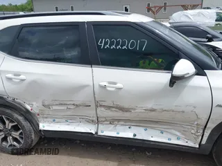 2022 Kia Seltos EX z VIN KNDERCAA0N7238739, wystawiony jako IAAI lot #42222017 z przebiegiem 72 565 mil mil oraz . Historia ofert i sprzedaży dostępna na DreamBid. Obrazek 14.