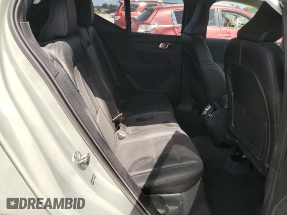 2025 Volvo XC40 Core Bright Theme z VIN YV4L12UJ4S2520540, wystawiony jako Copart lot #60871675 z przebiegiem 5 949 mil mil oraz Szkoda całkowita • Salvage title. Historia ofert i sprzedaży dostępna na DreamBid. Obrazek 11.