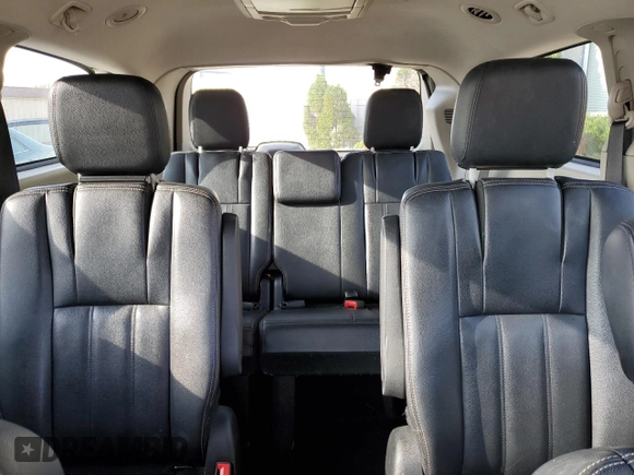 2015 Chrysler Town & Country Touring with VIN 2C4RC1BG8FR645492, listed as a Copart auction lot 51980835 with 117,958 mi miles and Non Repairable. Bid and sale history available at carsss.com. Image 10.