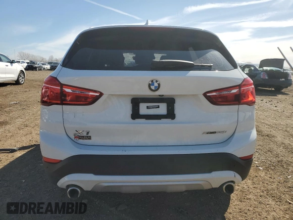 2021 BMW X1 xDrive28i z VIN WBXJG9C02M5S18999, wystawiony jako Copart lot #50194425 z przebiegiem 62 355 mil mil oraz Szkoda całkowita • Salvage title. Historia ofert i sprzedaży dostępna na DreamBid. Obrazek 6.
