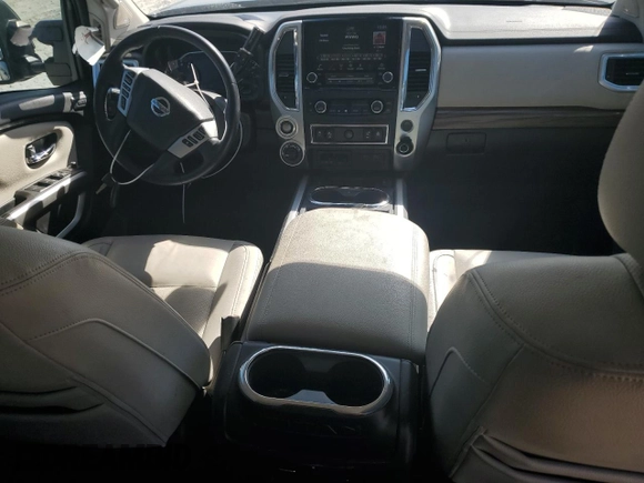 2021 Nissan Titan SL z VIN 1N6AA1ED6MN511883, wystawiony jako Copart lot #57115084 z przebiegiem 48 293 mil mil oraz Szkoda całkowita • Salvage title. Historia ofert i sprzedaży dostępna na DreamBid. Obrazek 8.