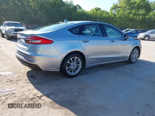 2020 Ford Fusion SE with VIN 3FA6P0LU4LR219672, listed as a IAAI auction lot 42331193 with 60,500 mi miles and . Bid and sale history available at DreamBid. Image 4.
