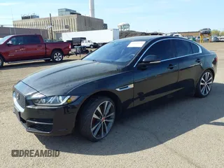2017 Jaguar XE 35t Prestige z VIN SAJAK4BV1HA966878, wystawiony jako IAAI lot #42115970 z przebiegiem 62 949 mil mil oraz . Historia ofert i sprzedaży dostępna na DreamBid. Obrazek 17.