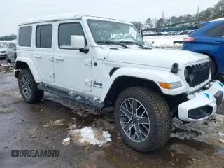 2024 Jeep Wrangler High Altitude z VIN 1C4RJXU66RW174919, wystawiony jako IAAI lot #41563619 z przebiegiem 4 133 mil mil oraz . Historia ofert i sprzedaży dostępna na DreamBid. Obrazek 1.