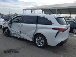 2024 Toyota Sienna Platinum z VIN 5TDESKFC4RS119032, wystawiony jako IAAI lot #41068384 z przebiegiem 10 497 mil mil oraz . Historia ofert i sprzedaży dostępna na DreamBid. Obrazek 3.