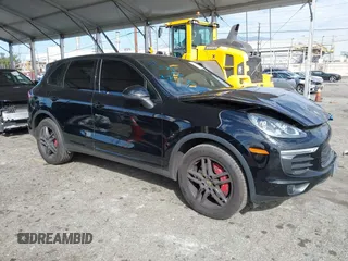 2016 Porsche Cayenne z VIN WP1AA2A21GKA13124, wystawiony jako IAAI lot #41698986 z przebiegiem 73 984 mil mil oraz . Historia ofert i sprzedaży dostępna na DreamBid. Obrazek 1.