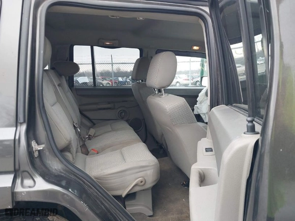 2006 Jeep Commander with VIN 1J8HG48K86C131284, listed as a IAAI auction lot 41673483 with 157,560 mi miles. Bid and sale history available at carsss.com. Image 8.