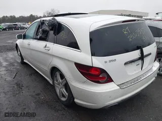 2010 Mercedes-Benz R-Class R 350 with VIN 4JGCB6FE7AA110435, listed as a IAAI auction lot 41979585 with 999,999 mi miles. Bid and sale history available at carsss.com. Image 3.
