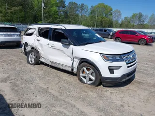 2018 Ford Explorer XLT z VIN 1FM5K7DH5JGC22286, wystawiony jako IAAI lot #42001333 z przebiegiem 140 878 mil mil oraz . Historia ofert i sprzedaży dostępna na DreamBid. Obrazek 1.
