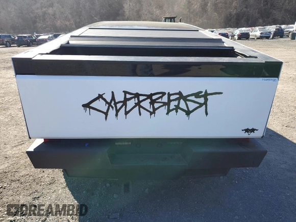 2024 Tesla Cybertruck Cyberbeast z VIN 7G2CEHEE8RA037002, wystawiony jako Copart lot #51112195 z przebiegiem 7477 mil mil oraz Szkody całkowita. Historia ofert i sprzedaży dostępna na DreamBid. Obrazek 6.
