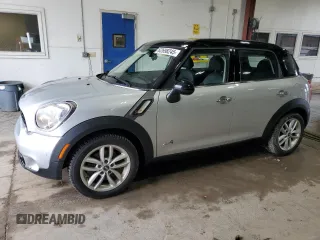 2013 MINI Countryman S ALL4 z VIN WMWZC5C56DWM15973, wystawiony jako Copart lot #62698245 z przebiegiem 62 437 mil mil oraz Szkoda całkowita • Salvage title. Historia ofert i sprzedaży dostępna na DreamBid. Obrazek 1.