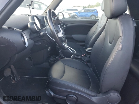 2011 MINI Convertible с VIN WMWZN3C55BT133269, выставлен на аукционе Copart как лот 74062294 с пробегом 48 582 миль миль и Списание • Salvage title. История ставок и продаж доступна на DreamBid. Изображение 7.