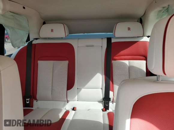 2022 Rolls-Royce Cullinan z VIN SLATV4C09NU210833, wystawiony jako Copart lot #86283314 z przebiegiem 6 301 mil mil oraz Nie do naprawy • Non repairable. Historia ofert i sprzedaży dostępna na DreamBid. Obrazek 10.