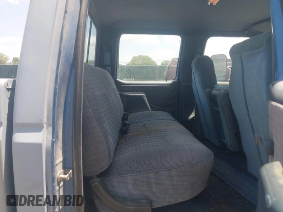 1991 Ford F-350 z VIN 2FTJW35M6MCA03659, wystawiony jako IAAI lot #42583030 z przebiegiem 31 526 mil mil oraz . Historia ofert i sprzedaży dostępna na DreamBid. Obrazek 8.