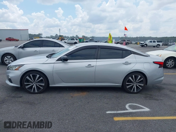 2020 Nissan Altima SR z VIN 1N4BL4CVXLC130195, wystawiony jako IAAI lot #42504838 z przebiegiem 104 389 mil mil oraz . Historia ofert i sprzedaży dostępna na DreamBid. Obrazek 14.