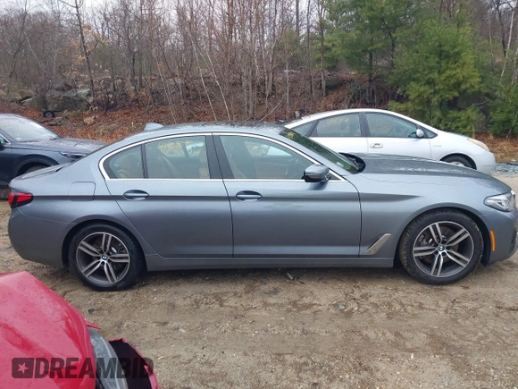 2021 BMW 5 Series 530i xDrive with VIN WBA13BJ05MWX32274, listed as a IAAI auction lot 41903090 with 43,729 mi miles and . Bid and sale history available at DreamBid. Image 13.