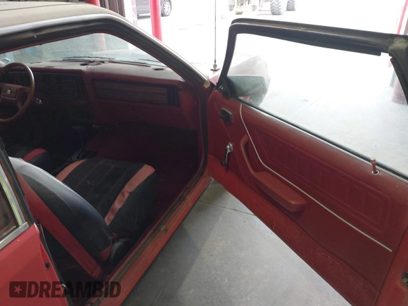 1982 Ford Mustang z VIN 1FABP10A9CF188186, wystawiony jako IAAI lot #42399298 z przebiegiem 88 424 mil mil oraz . Historia ofert i sprzedaży dostępna na DreamBid. Obrazek 5.