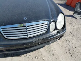 2006 Mercedes-Benz E-Class 3.5L with VIN WDBUF56J46A884099, listed as a IAAI auction lot 41798143 with 175,597 mi miles. Bid and sale history available at carsss.com. Image 6.